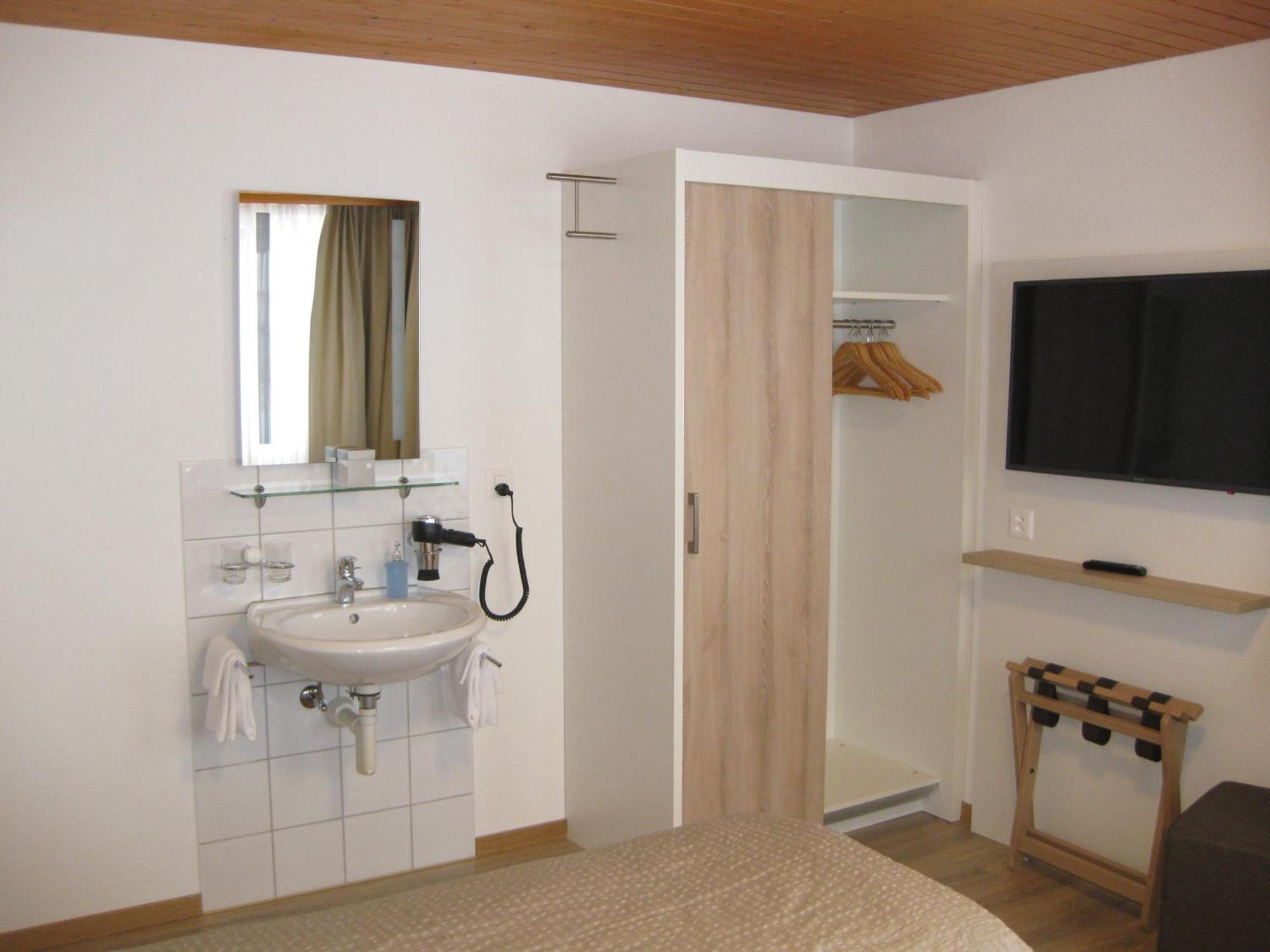 Obergesteln Hotel Hubertus מראה חיצוני תמונה