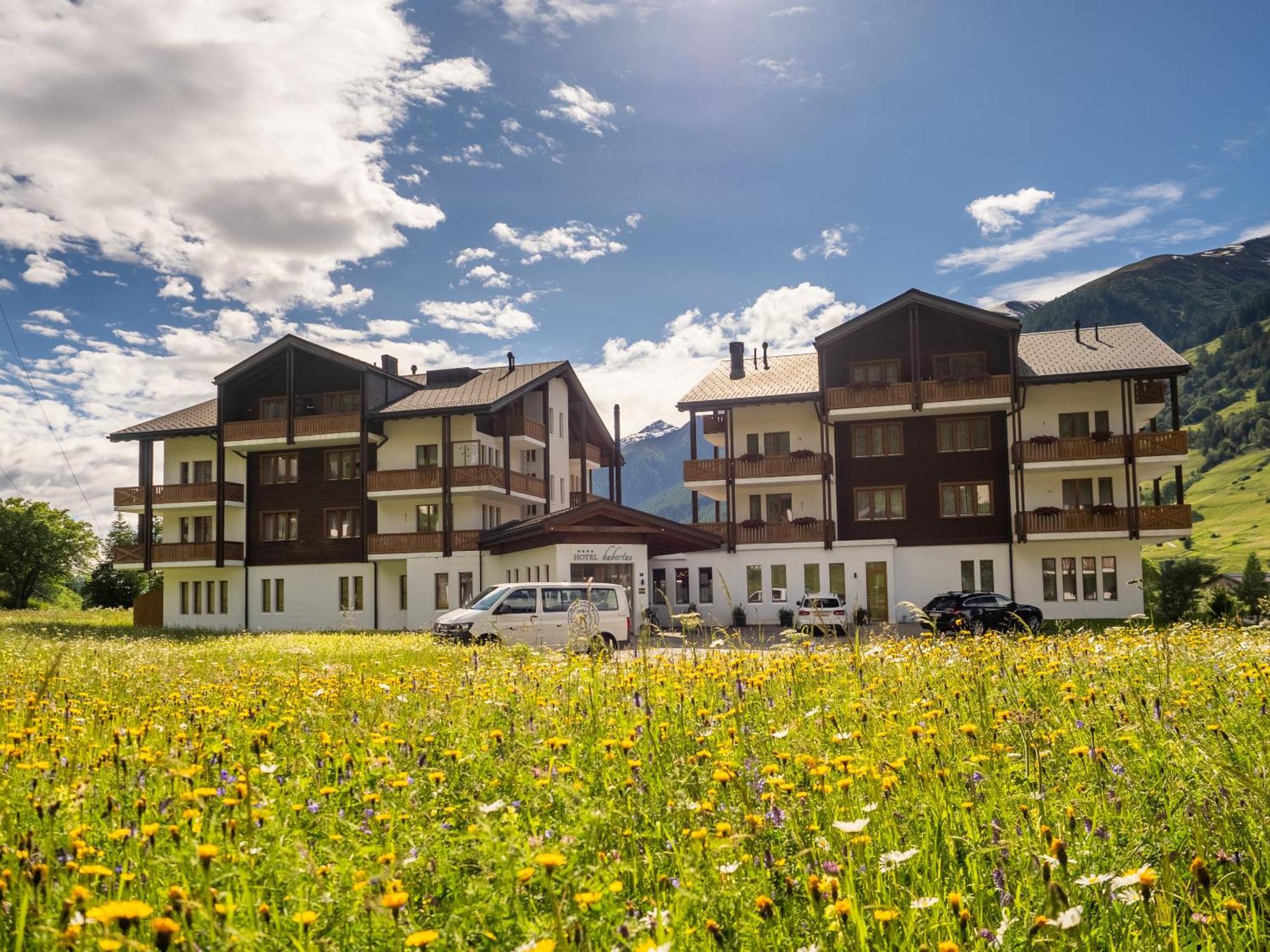 Obergesteln Hotel Hubertus מראה חיצוני תמונה