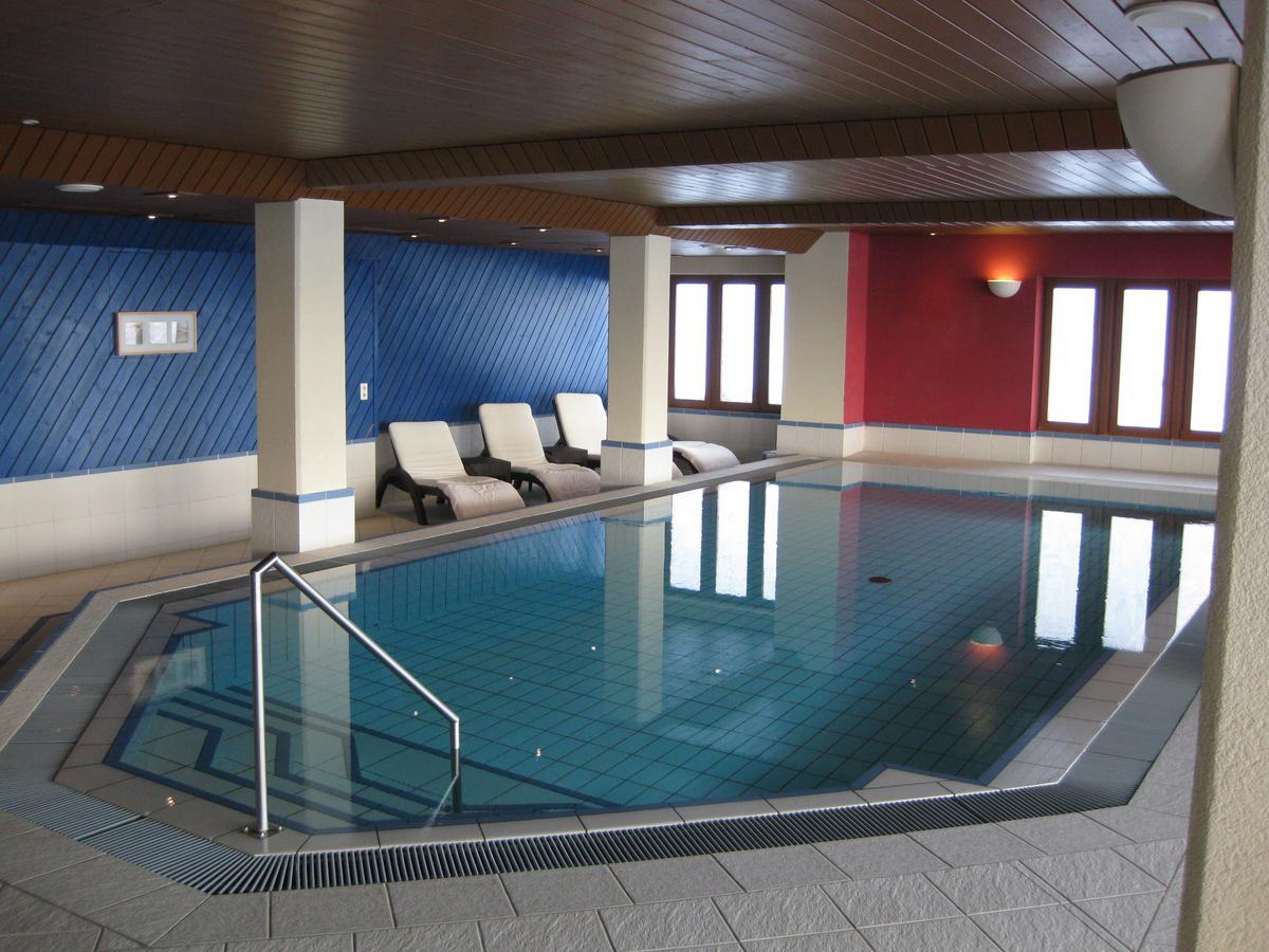 Obergesteln Hotel Hubertus מראה חיצוני תמונה